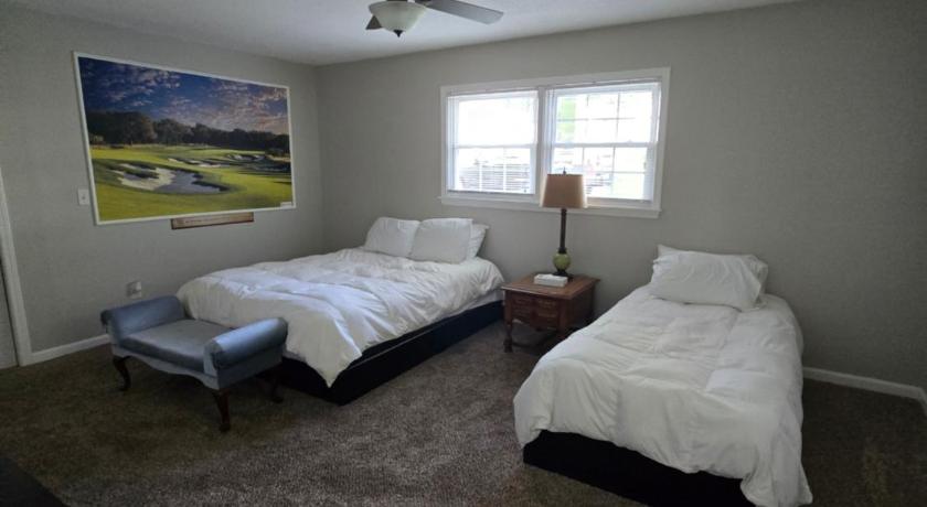 Radcliff (KY) The Golf House 3-Star Accommodation pool