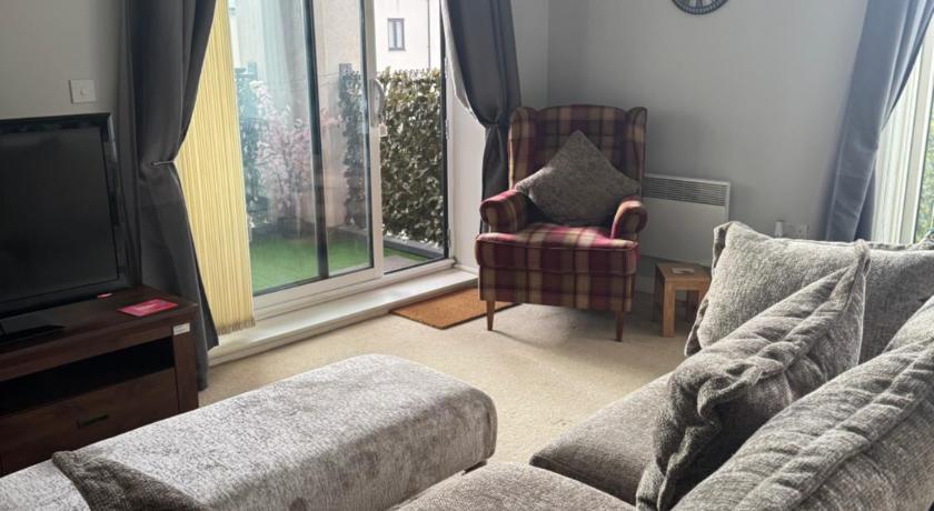 Beautiful 2 bedroom apartment in lawley village