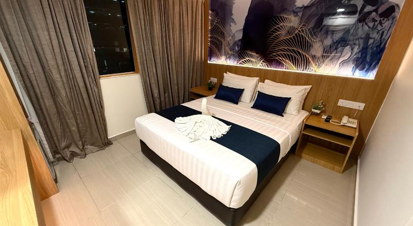 Image of Deluxe Queen Room 1