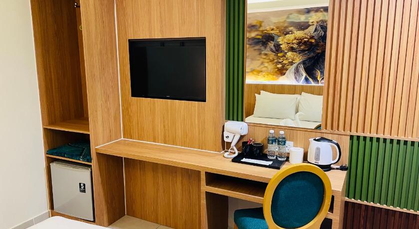 Image of Deluxe Queen Room 17