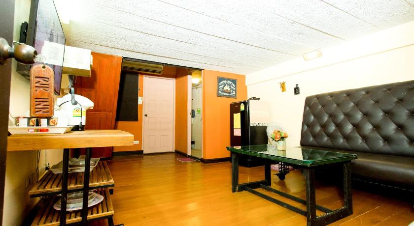 バンコク PJR Chateau 3つ星 ホテル プール