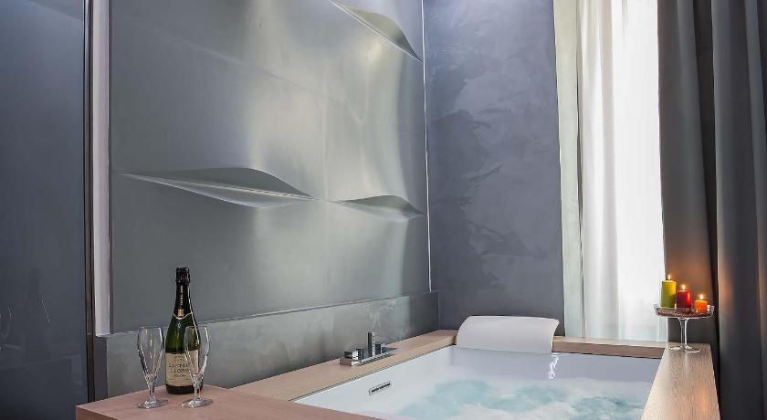 Image of Suite with Spa Bath 14