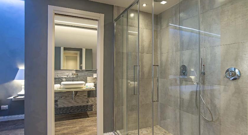 Image of Suite with Spa Bath 12