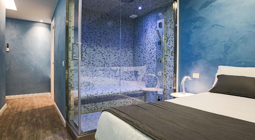 Image of Suite with Spa Bath 3