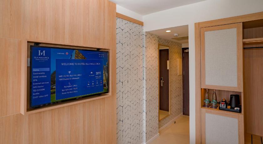 Image of Double or Twin Room with Balcony 9
