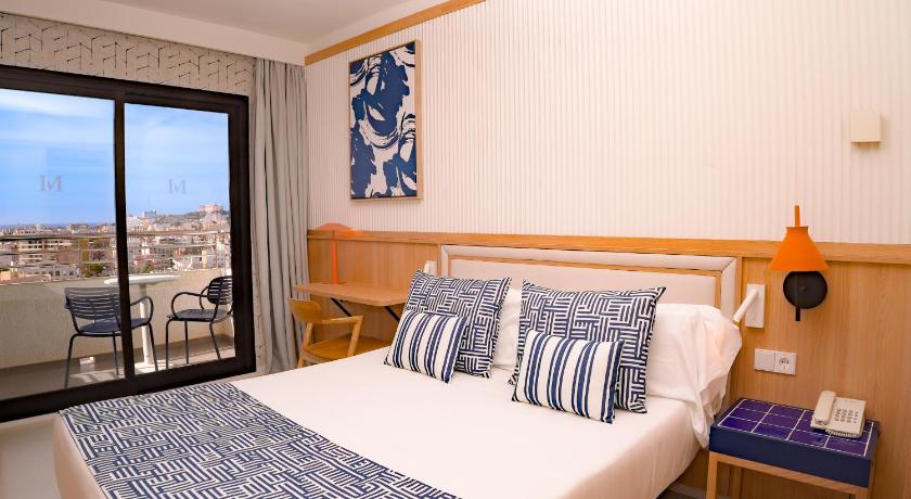 Image of Double or Twin Room with Balcony 3