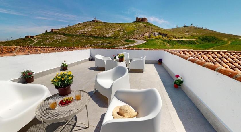 Apartamentos Consuegra frente a los molinos