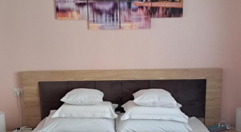 Cool Apartment Radauti