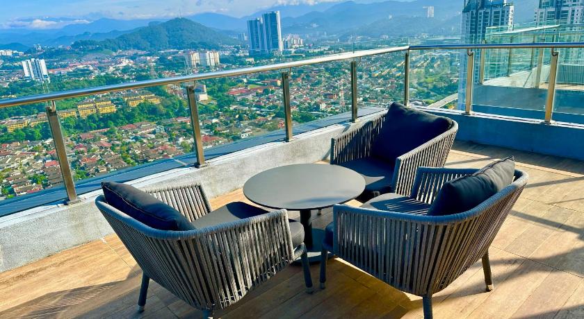 Cozy Homes @ Neu Suites - image 5
