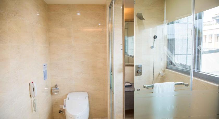 Image of Standard Room With 3 Single Beds 2
