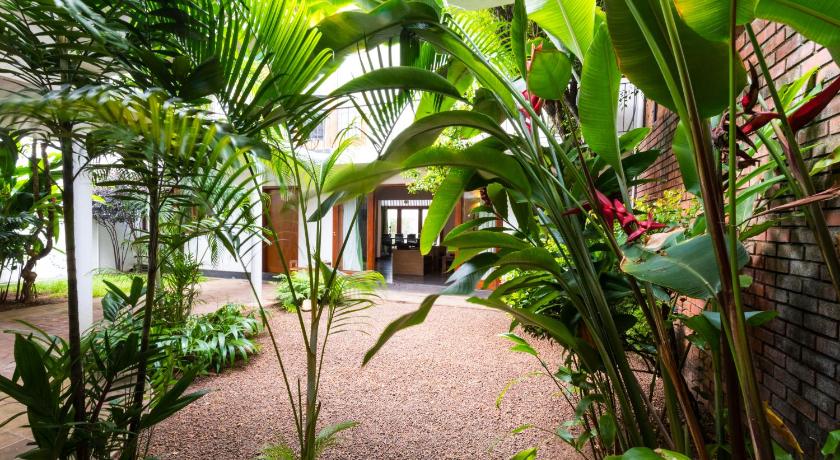 Flower Road Villa - image 9
