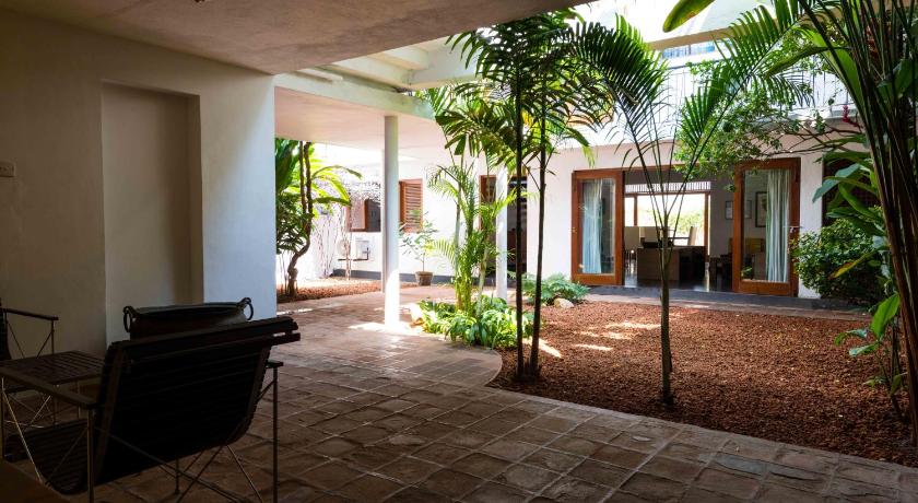 Flower Road Villa - image 3