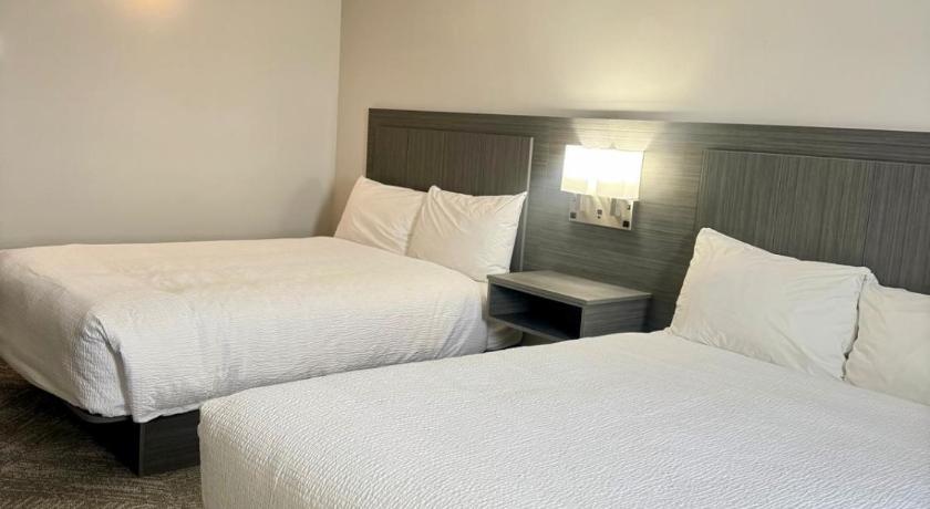Image of 2 queen beds, nonsmoking 7