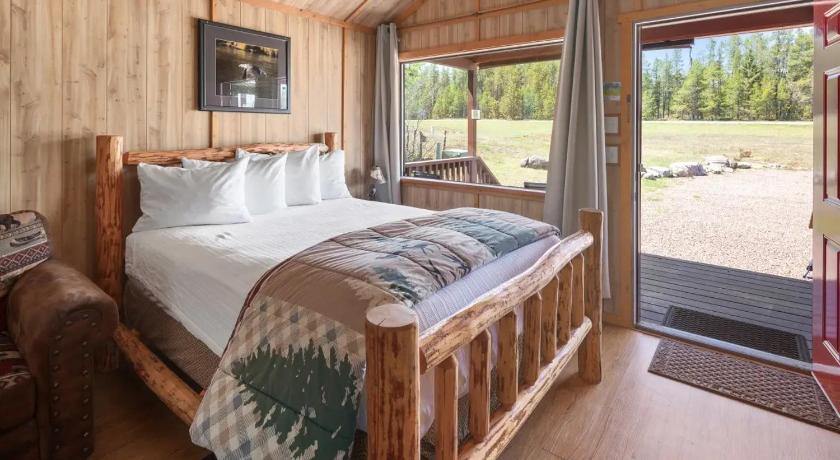 웨스트 글레셜 (몬태나) Sky Eco - Cabins & Studios 숙소 수영장