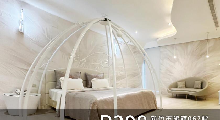 Image of Deluxe King Room 1