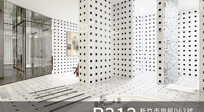 Image of Deluxe King Room 4