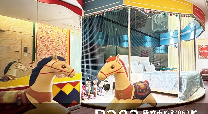 Image of Deluxe King Room 9