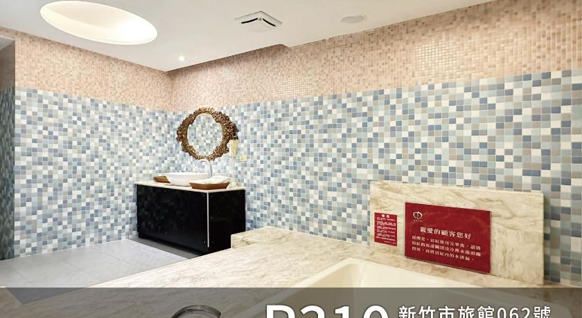 Image of Standard King Room 7