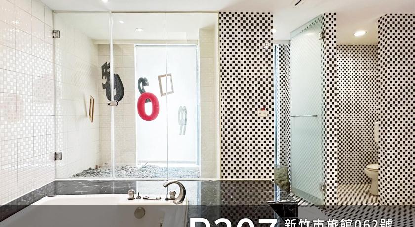 Image of Standard King Room 12