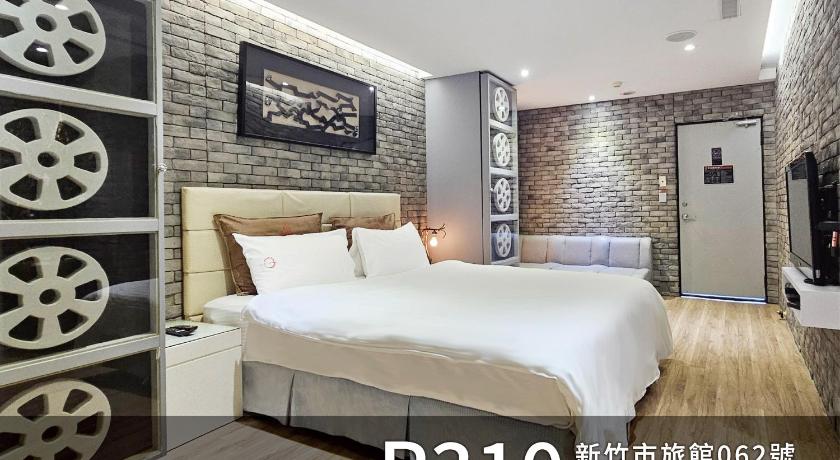 Image of Standard King Room 0