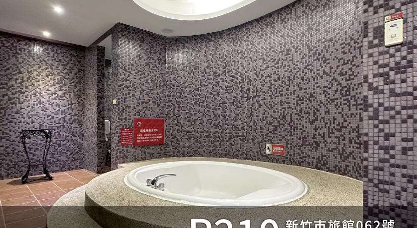 Image of Standard King Room 17