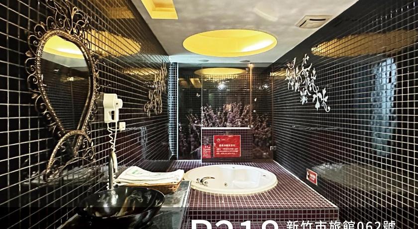 Image of Standard King Room 2
