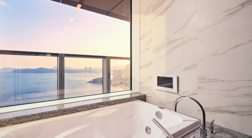 プサン NewCZ LCT Residence 4つ星 ホテル プール