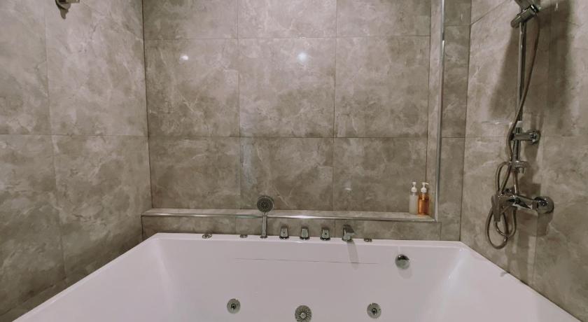 カムペーンペット Maze Pool Villa Resort 4つ星 ホテル プール