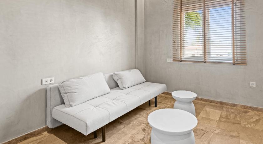 Image of Junior Suite with Pool View 12