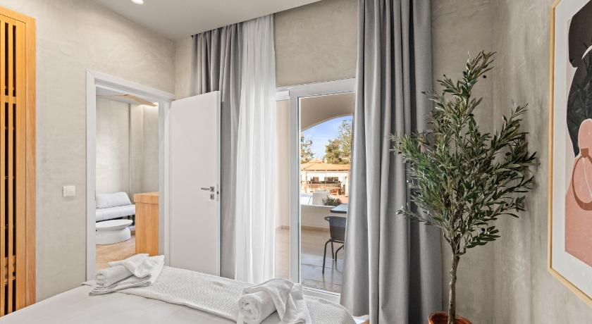 Image of Junior Suite with Pool View 0