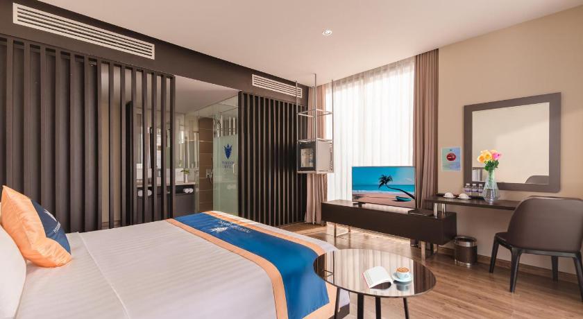 Image of Senior Deluxe City View with Balcony - Double/Twin 8