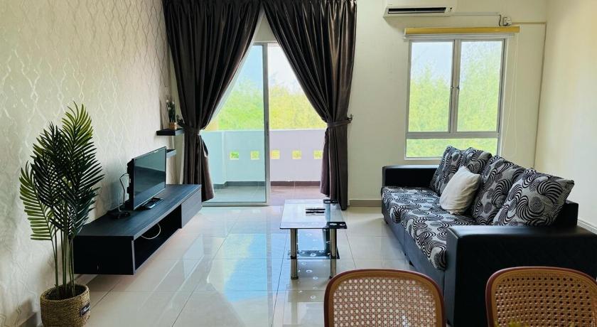 Desaru Desaru Luxury Suite Private Beach PoolView 3Pax C1 4-Star Guesthouse room