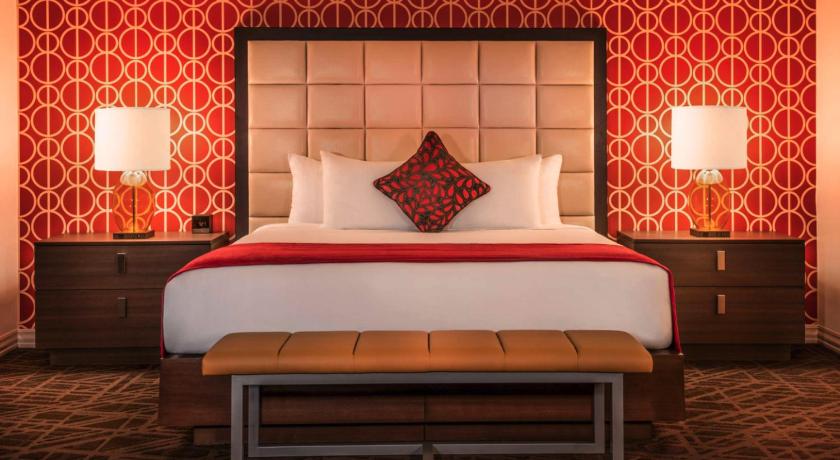 Image of 2 Rooms, Resort Premium Suite + Resort Tower King 1