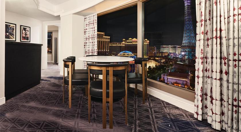 Image of Ultra Panorama Suite 2 Queen Beds + 1 King Bedroom 5