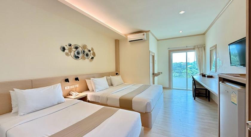 Image of Deluxe Room City View Twin Bed 0