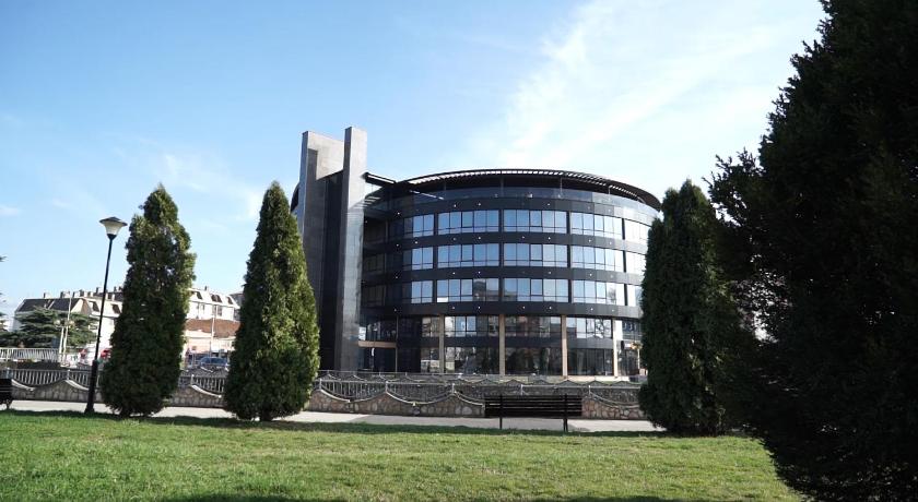 Orbis Design Hotel &amp; Spa — Hotel in Paracin