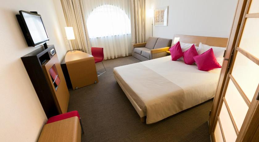 Image de Superior Room With 2 Single Beds And Sofa 1