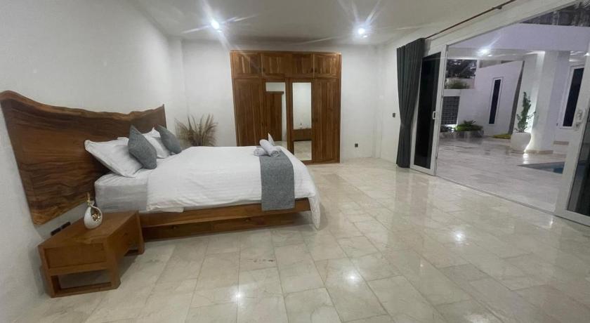 발리 짱구의 빌라 (365m², 침실 1개, 프라이빗 욕실 5개) (Lux Villa Tumbak Bayuh) 5성급 게스트하우스 레스토랑