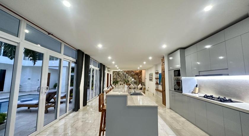 발리 짱구의 빌라 (365m², 침실 1개, 프라이빗 욕실 5개) (Lux Villa Tumbak Bayuh) 5성급 게스트하우스 레스토랑