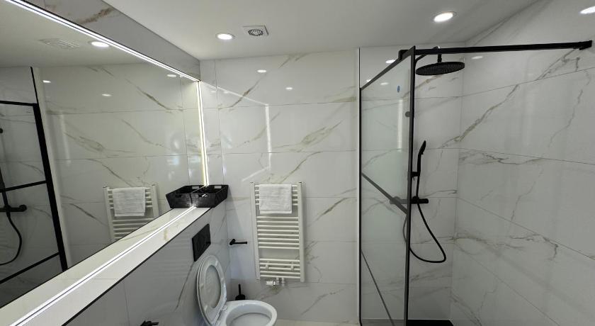 Image of Family Studio 6