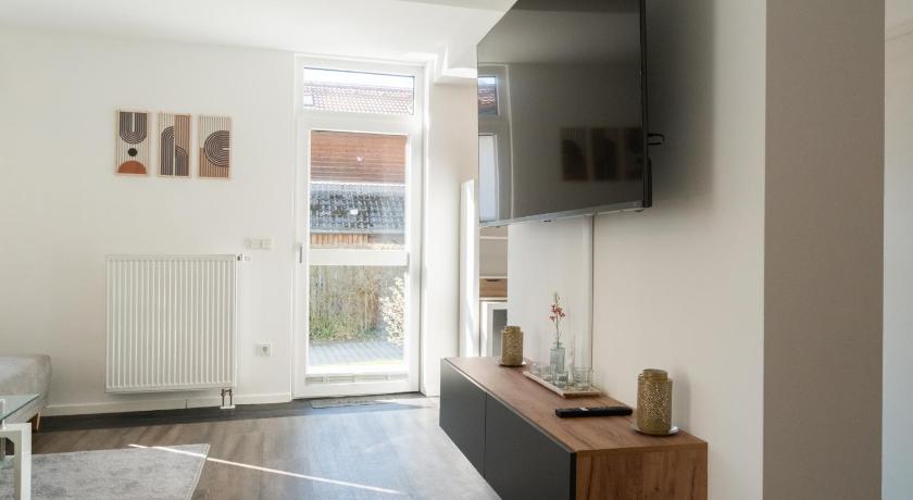 에그슈타트 Eggstätt Seeglück (Eggstatt am Chiemsee, Auto-Check-in 24-7, gratis Parkplatz an der Unterkunft, Netflix & Amazon Prime) 5성급 게스트하우스 수영장