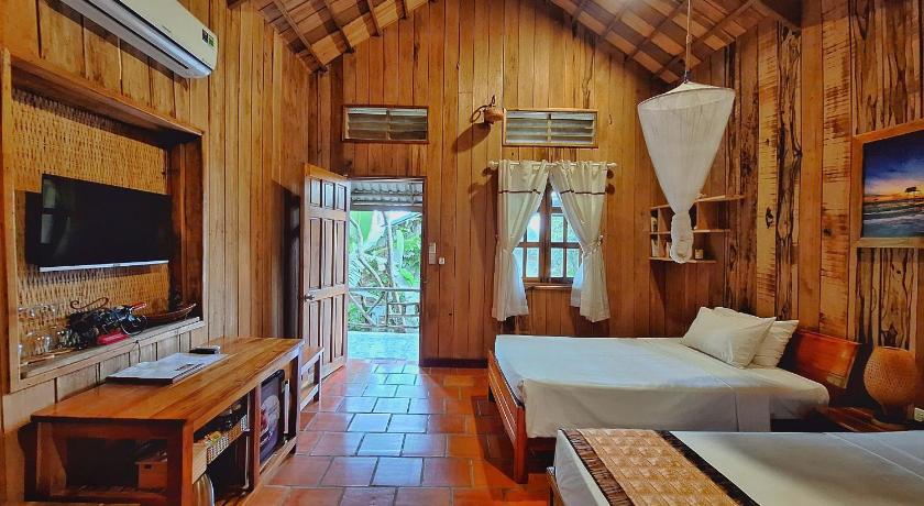 Image of Bungalow with Garden View 0