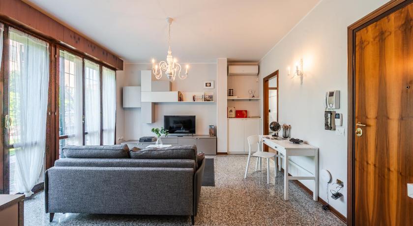 モデナ Modena Garden Retreat, 5 min dal centro con Garage 4つ星 シングルルーム ロビー