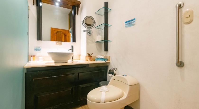 Image of Superior Jungle View One King Bed 11
