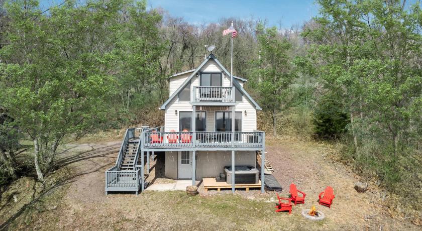 カイザー (WV) Cozy cabin w hot tub fire pit & ski access 4つ星 宿泊施設 客室