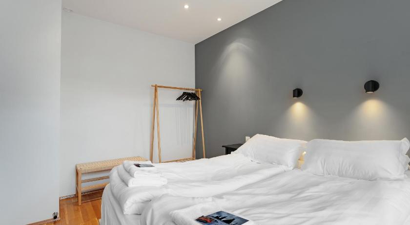 Image of Deluxe One-Bedroom Apartment 7