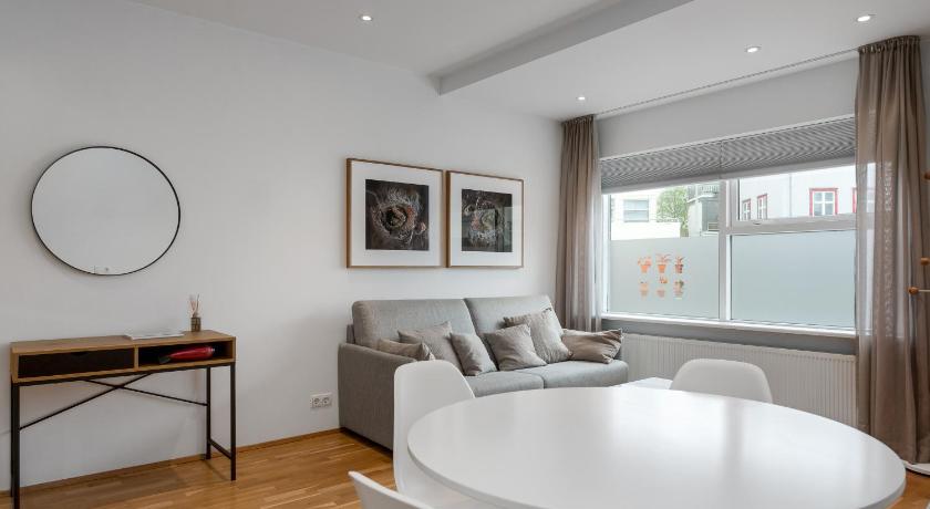 Image of Deluxe One-Bedroom Apartment 3