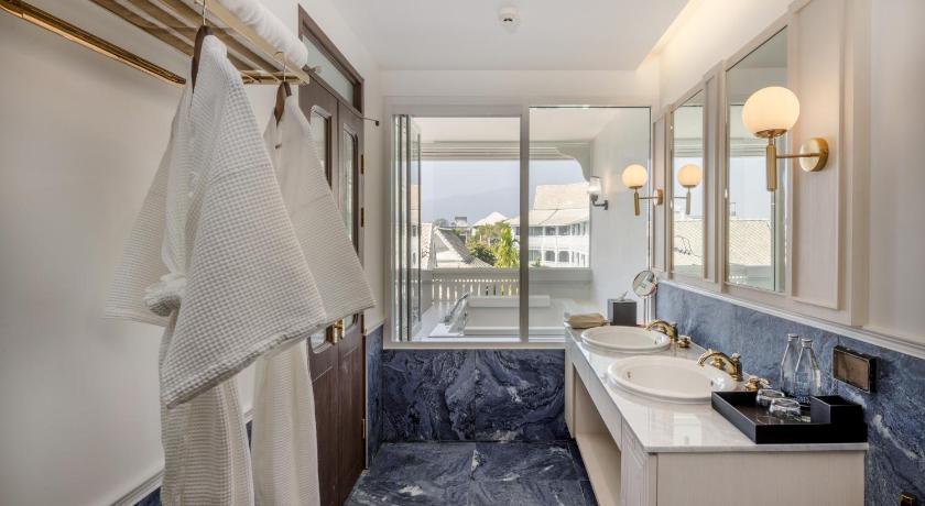 Image of Thapae Corner Hydrotherapy Suite 2