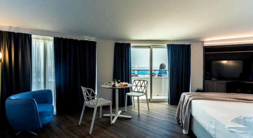 アチ・トレッツァ Grand Hotel Faraglioni 4つ星 ホテル スイート