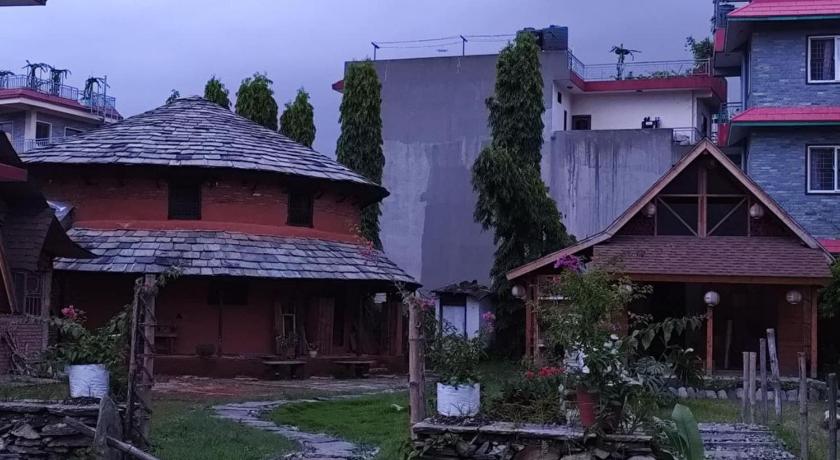 Damaru Roundhouse stay — Pokhara (3)